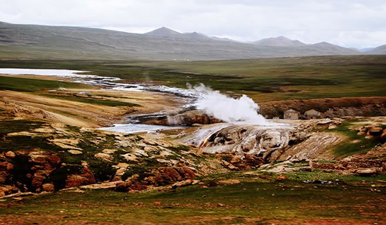 Groupe de Source Chaude dans la Vallée de Burugou