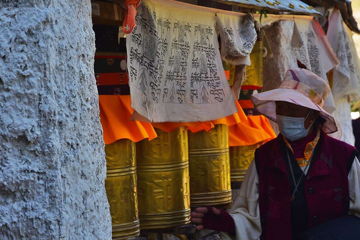 Pilgrims at Drepung during Shoton Festival