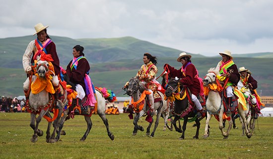 Fête de Course de Chevaux à Litang