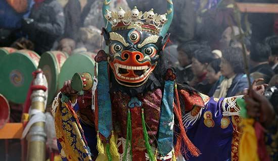 Fête Monlam (Fête de Nouvel An, Losar) à Temple Langmu