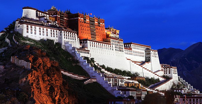 Potala Palast in der Abenddämmerung