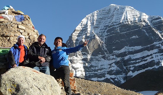 Voyage en Voiture de Lhassa à Katmandou via Everest et Trekking à Kailash