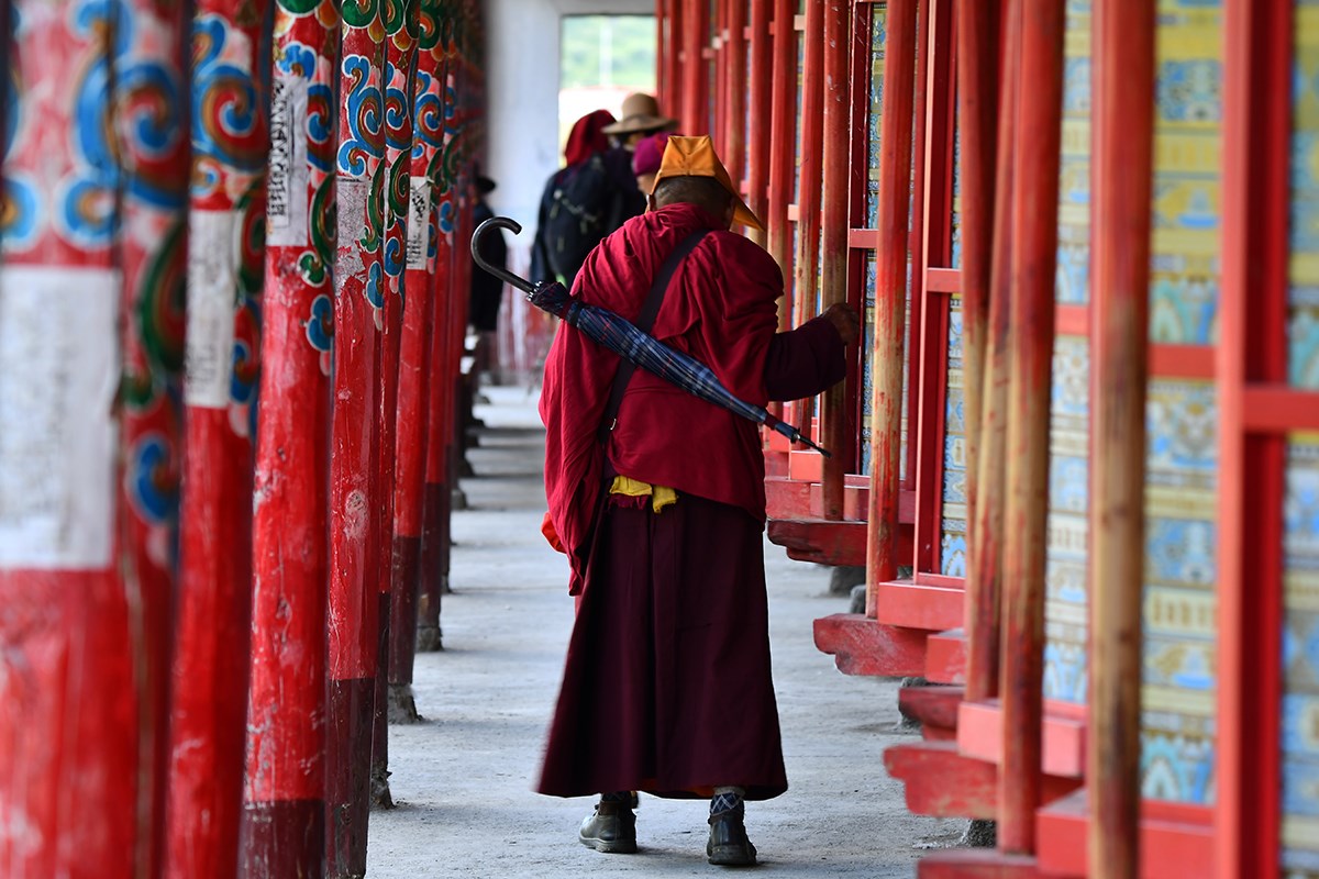 Prayer Wheels of Tagong Monastery | Photo par Liu Bin