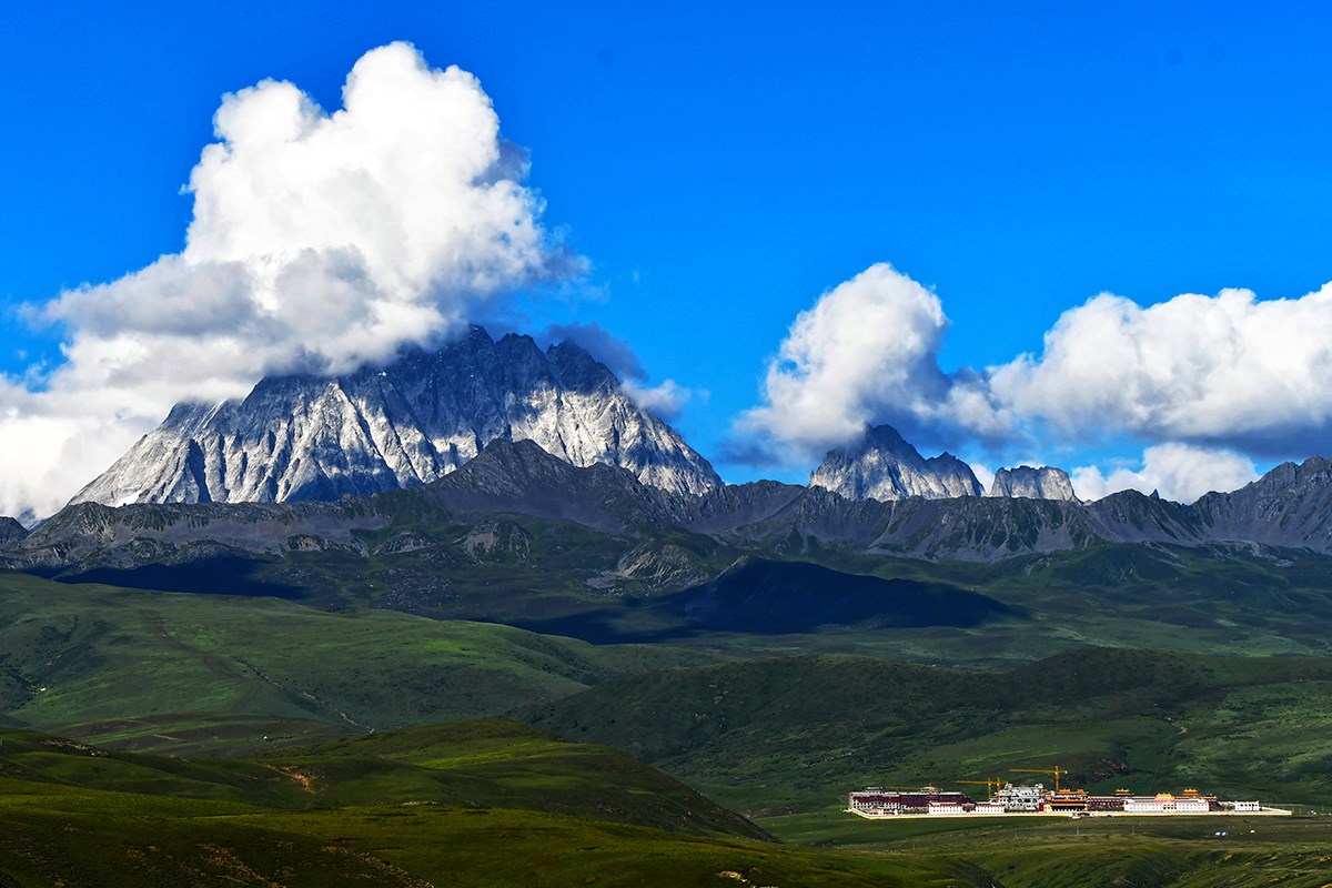 Yala Mountain from Tagong | Photo par Liu Bin