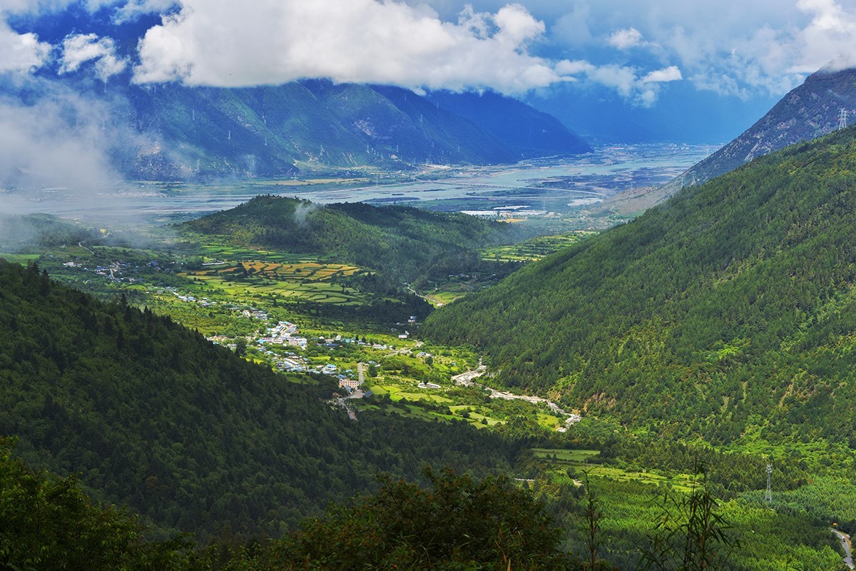 Beautiful Landscape of Linzhi (Nyingchi) | Photo par Liu Bin