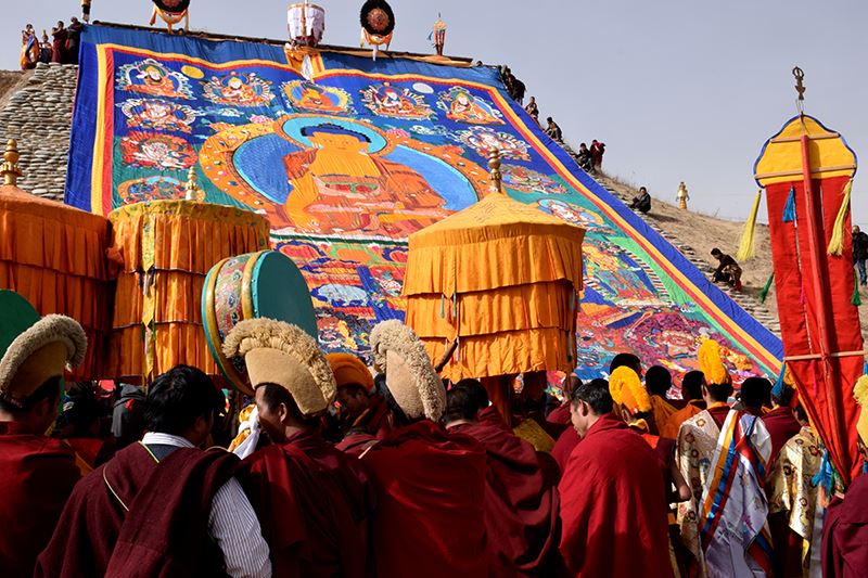 Sunning Buddha Ceremony at Langmusi