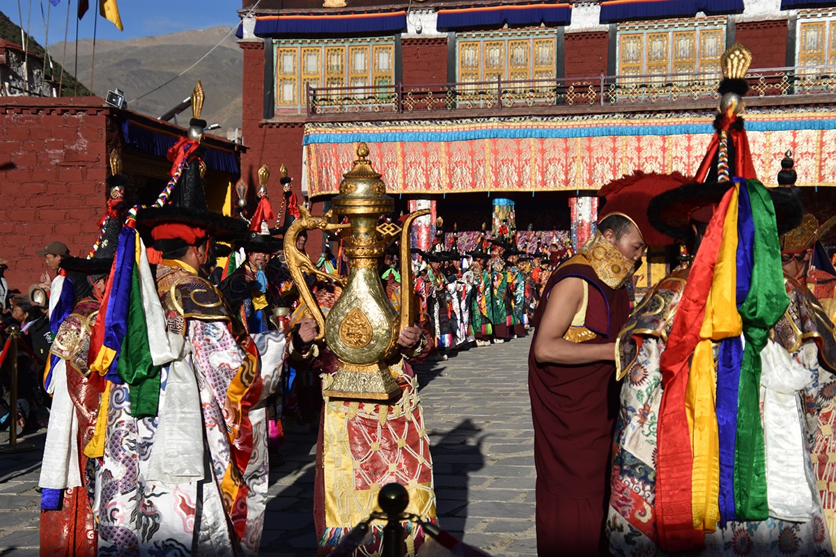 Mask Dance Festival during Great Prayer in Summer | Photo par Yang Zeru