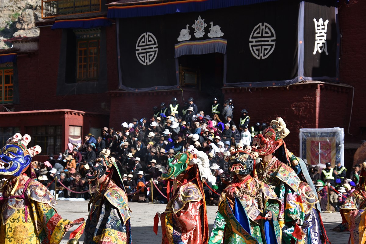 Mask Dance Festival during Great Prayer in Summer | Photo par Yang Zeru
