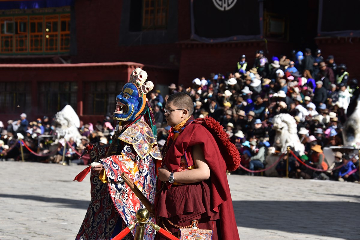 Mask Dance Festival during Great Prayer in Summer | Photo par Yang Zeru
