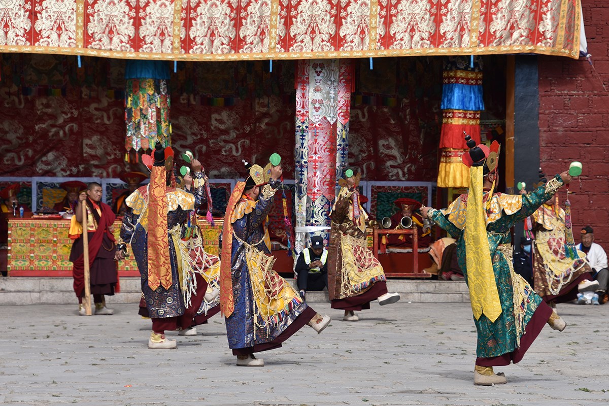Mask Dance Festival during Great Prayer in Summer | Photo par Yang Zeru