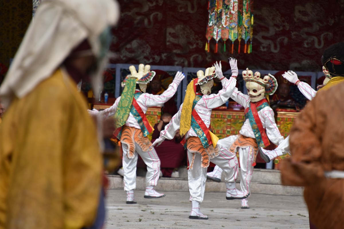 Mask Dance Festival during Great Prayer in Summer | Photo par Yang Zeru