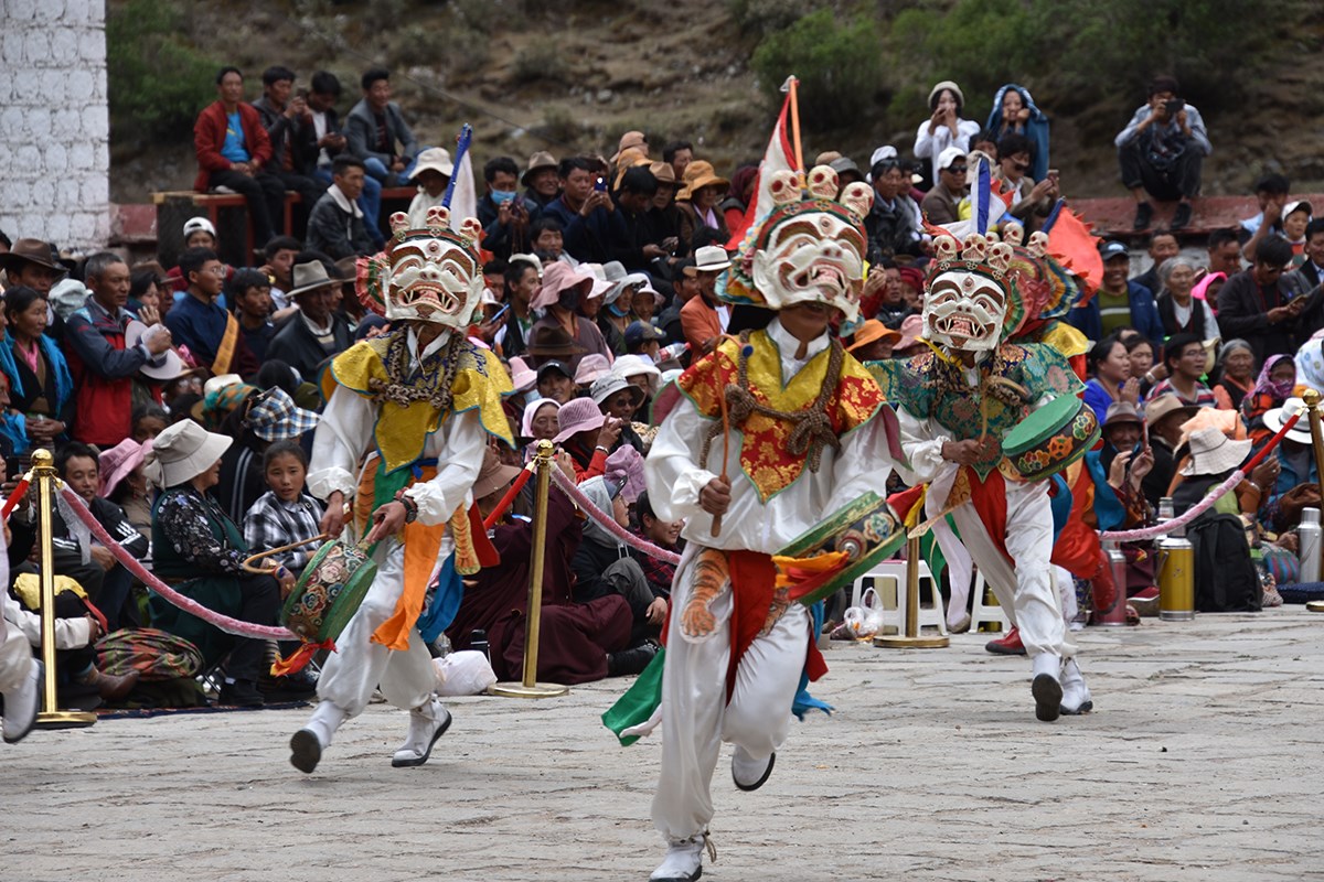 Mask Dance Festival during Great Prayer in Summer | Photo par Yang Zeru