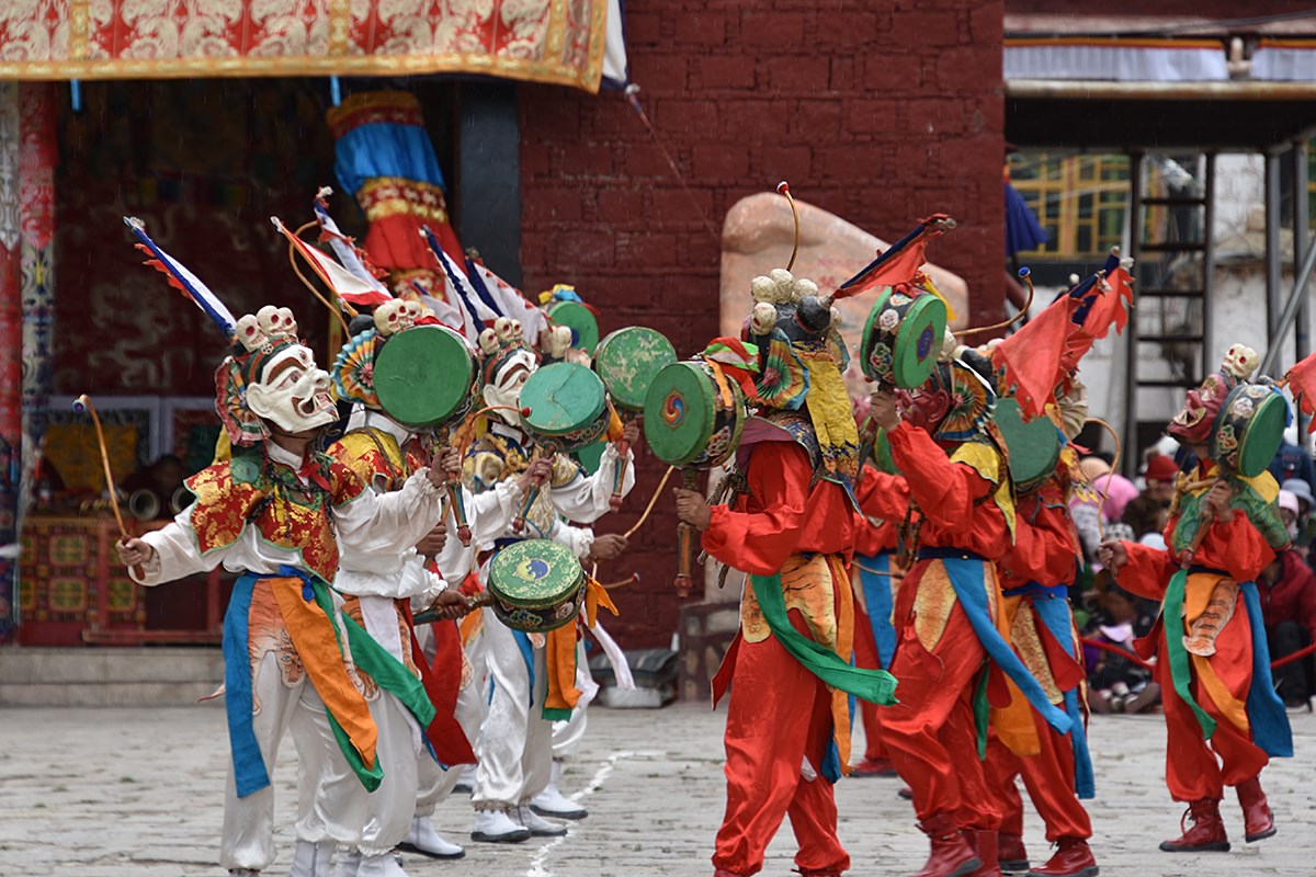 Mask Dance Festival during Great Prayer in Summer | Photo par Yang Zeru