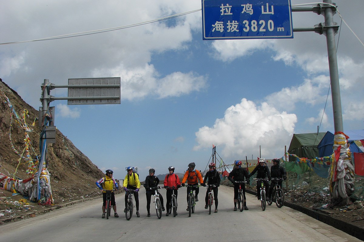 Bike Tour to Amnye Machen | Photo par Ping Pai