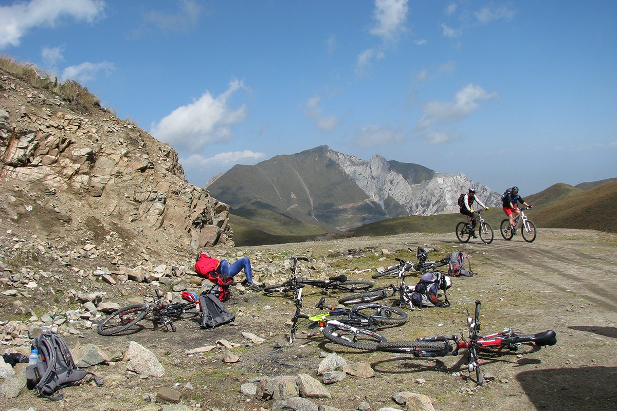 Bike Tour to Amnye Machen | Photo par Ping Pai