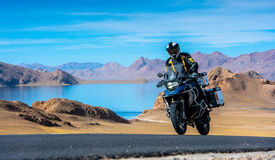 Voyage au Tibet à Moto Louée à Everest et au Lac Nam Tso