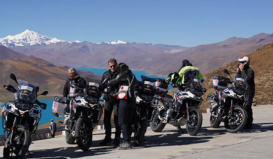 Voyage au Tibet à Moto Louée à Everest et au Lac Nam Tso