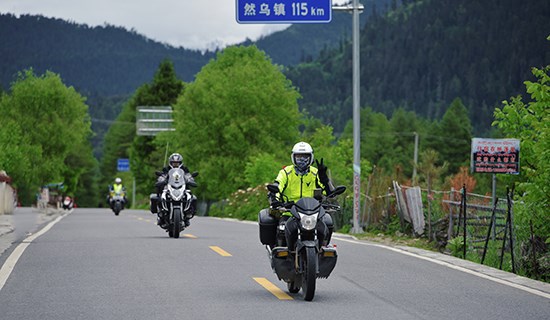 Voyage à Moto Louée du Sichuan via Yunnan au Tibet