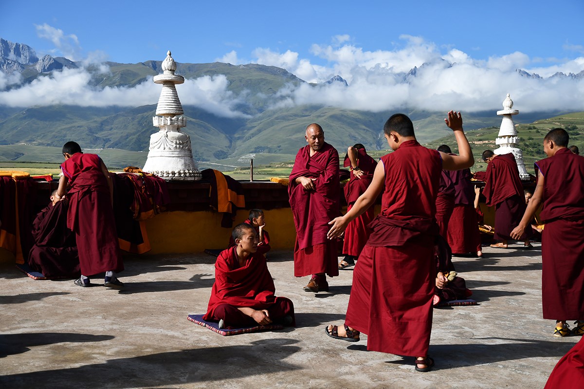 Debate in Ganzi Monastery | Photo par Liu Bin