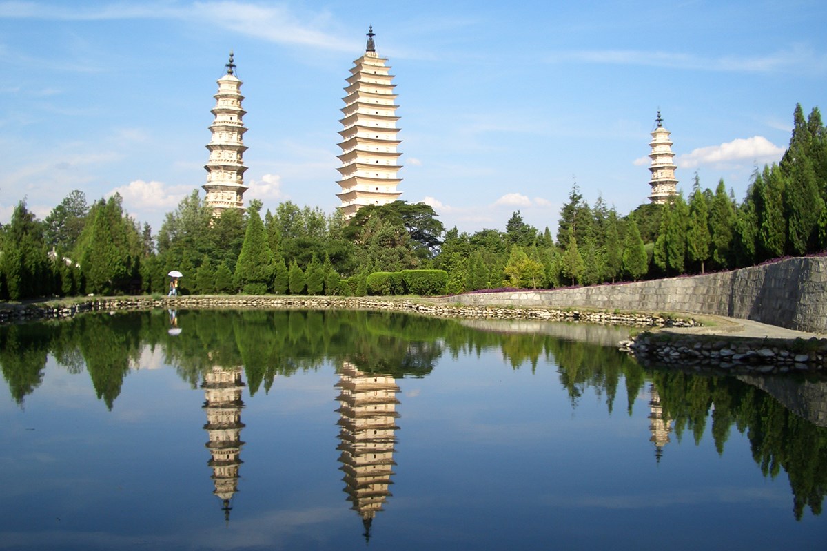 Three Pagodas in Dali | Photo par Min Zhao