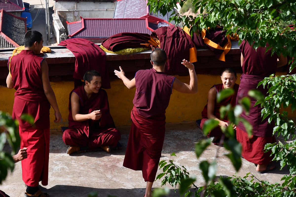 Debate in Ganzi Monastery | Photo par Liu Bin