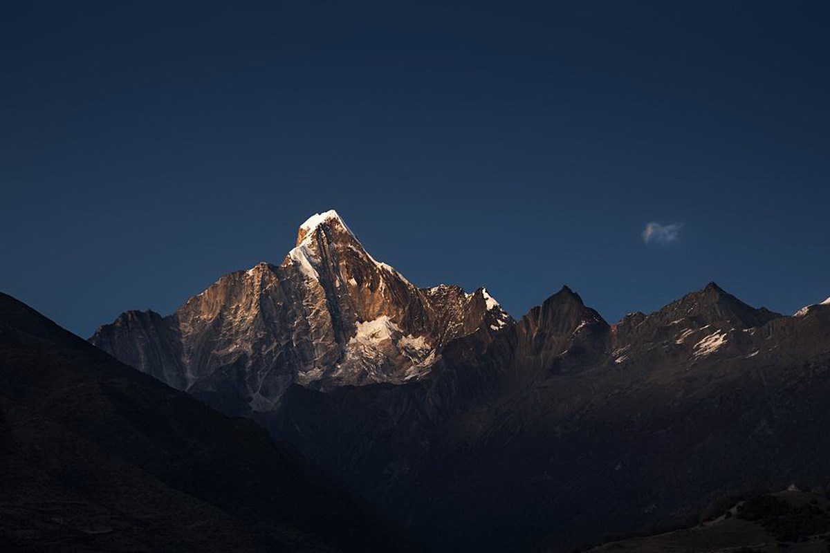 Sunrise of Siguniang Mountain | Photo par  Min Zhao