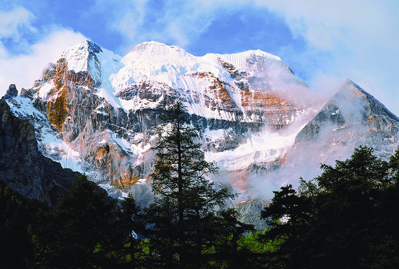 Xiannairi Mountain in Yading