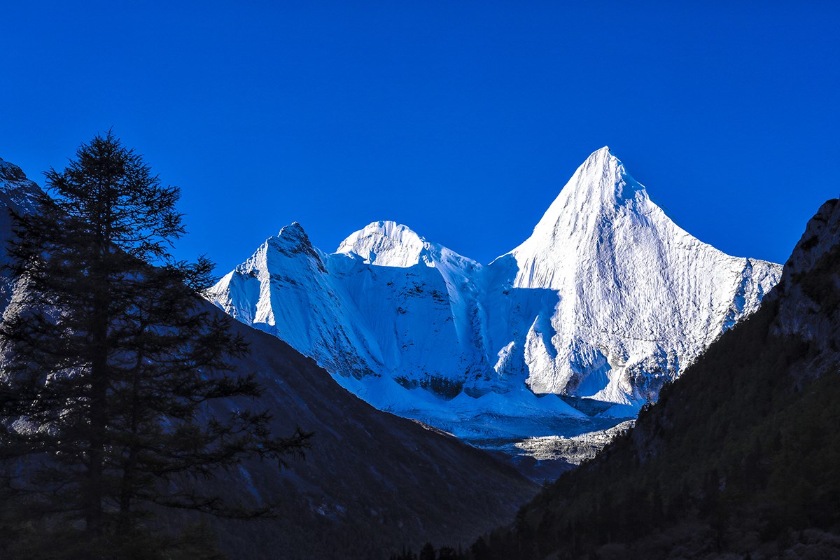 Yangmaiyong Mountain in Yading | Photo par Wang Lei