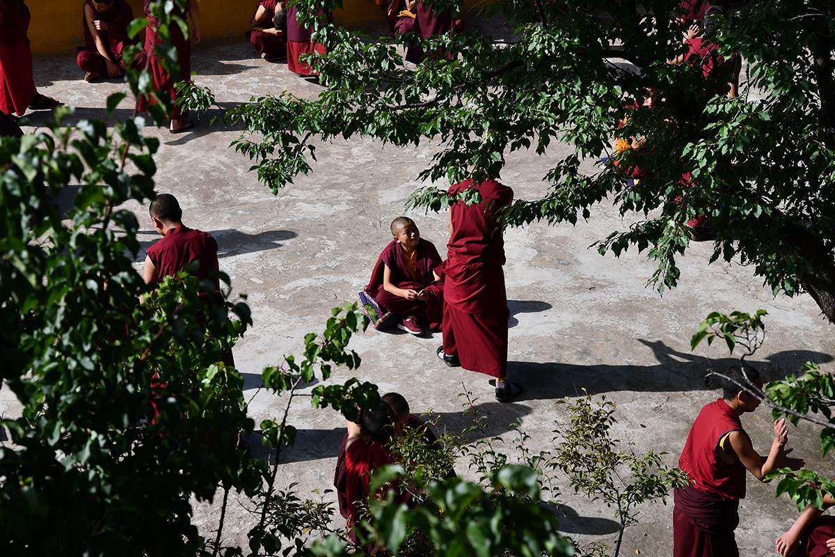 Debate in Ganzi Monastery | Photo par Liu Bin